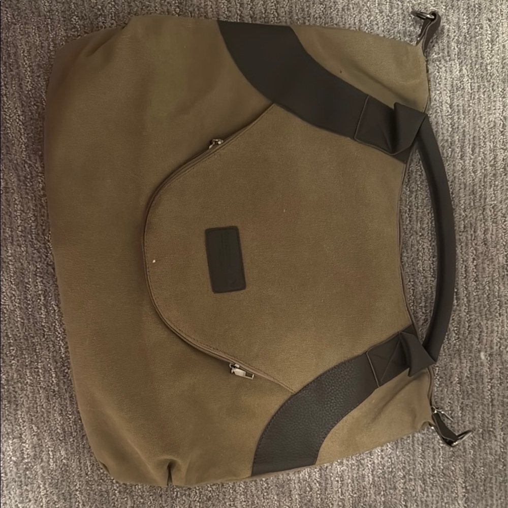 Green and Black Versatile Duffel Bag for Everyday Adventures